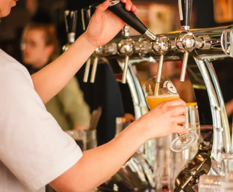 Bar service internship in France